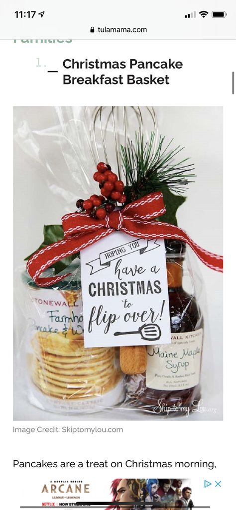 Pancake Breakfast Basket Gift Ideas, Pancake Gift Basket, Pancakes Gift, Breakfast Gift Basket, Christmas Pancakes, Breakfast Basket, Breakfast Gift, Christmas Morning Breakfast, Coworkers Christmas