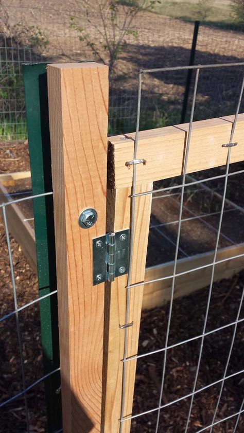 Today I had two goals:  I wanted to get the fence gate done and I wanted to get the rest of the wood chips laid down in my garden.  We accom... Cattle Panel Fence With Gate, T Post Garden Fence, T Post Fence, Metal Fence Posts, Diy Garden Fence, Fence Plants, Black Fence, Fence Doors, Diy Fence