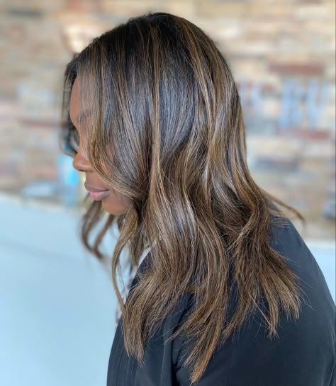 Ash Brown On Black Women, Medium Brown Highlights, Chestnut Brown Highlights On Dark Hair, Silk Press Highlights Natural Hair, Partial Highlights Natural Hair Black Women, Light Brown Highlights Black Women, Black Woman Highlights, Light Skin Hair Color Ideas, Type 4 Hair Highlights