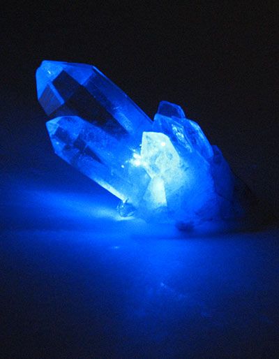 pictures of crystals | are crystals possible in time as well as in space undoubtedly the most ... Blue Aesthetic Dark, Everything Is Blue, Crystal Aesthetic, Rainbow Aesthetic, Neon Blue, Blue Walls, Purple Aesthetic, Blue Wallpapers, Blue Aesthetic