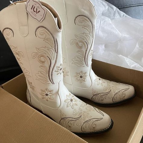 Women's Embroidered, Off White Cowgirl Boots. Faux Leather Blend Size Up Half A Size For Socks Quince Boots, White Cowgirl Boots, Pink Cowgirl Boots, White Cowboy Boots, Brown Cowboy Boots, Taupe Boots, Embroidered Boots, Suede Boots Knee High, Platform Heels Chunky