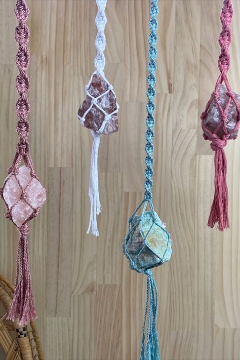 Macrame Crystal gemstone hangers How To Macrame Crystals, Crystal Hanger, Macrame Crystal Tutorial, Crystal Crochet, Macrame With Crystals Diy, Crystal Wrapping Diy Macrame, Macrame Crystal Holder Tutorial, Crystals Macrame, Macrame Crystal Hanger