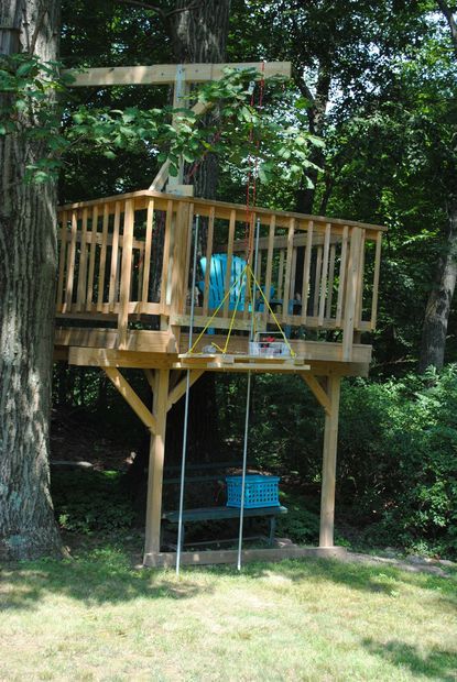 Picture of Treefort Lift or Pulley Diy Pully System Ideas, Bucket And Pulley Tree Houses, Pulley System For Kids, Tree Fort Pulley System, Diy Pulley System Gym, Backyard Treehouse, Plumbing Pipe Shelves, Platform Ladder, Industrial Chic Decor