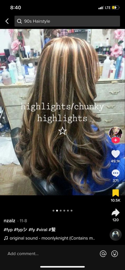 Curly Skunk Highlights, Y2k Chunky Highlights Curly Hair, Chunky Hair Highlights, 2000s Highlights Hair, 90s Chunky Highlights, 2000s Highlights, 90s Highlights Hair, 90s Highlights, Chunky Highlights Curly Hair