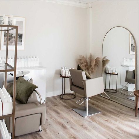 Salon Suite Ideas, Salon Suite Decor Ideas, Salon Decor Studio, Aesthetic Salon, Salon Decor Ideas, Salon Suite Decor, My Salon Suite, Home Hair Salons, Home Beauty Salon