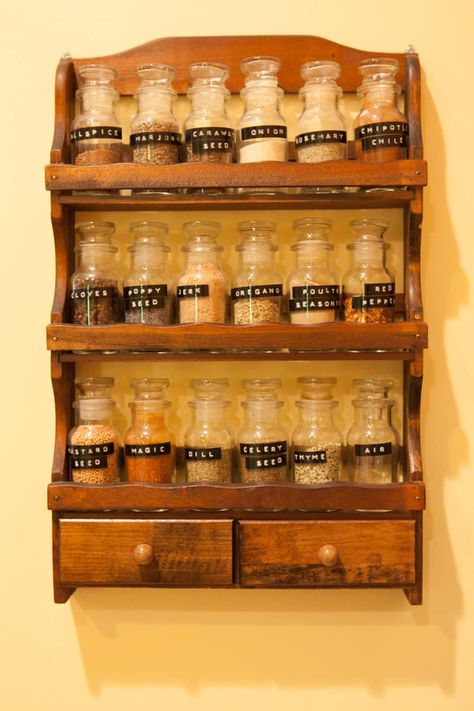 Vintage Industrial Kitchen, Kitchen Spice Storage, Diy Spice Rack, Diy Spices, Planning Business, Spice Labels, Apartment House, Spice Storage, Event Planning Business