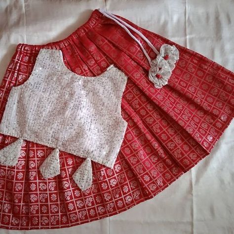 Babyfrockdesign Party Wear, Kids Dress Design Ideas, Baby Girl Langa Blouse Designs, Pattupavada For Kids, Kids Dress Design, Langa Blouse For Kids, Traditional Baby Dresses, Vestidos Sport, Langa Blouse