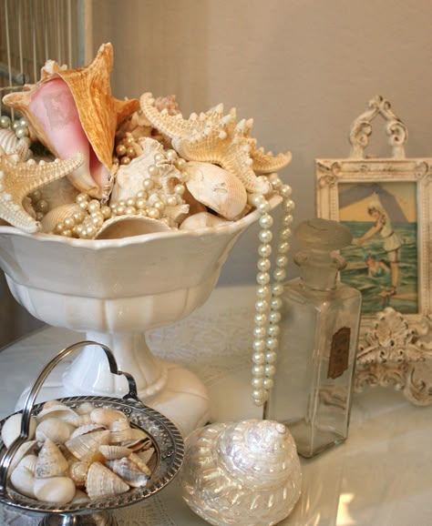 What a great centerpiece for a magical mermaid party! Mermaid Bathroom Decor, Shell Display, Vibeke Design, I Need Vitamin Sea, Mermaid Bathroom, Mermaid Room, Tafel Decor, Mermaid Decor, Sea Shell Decor