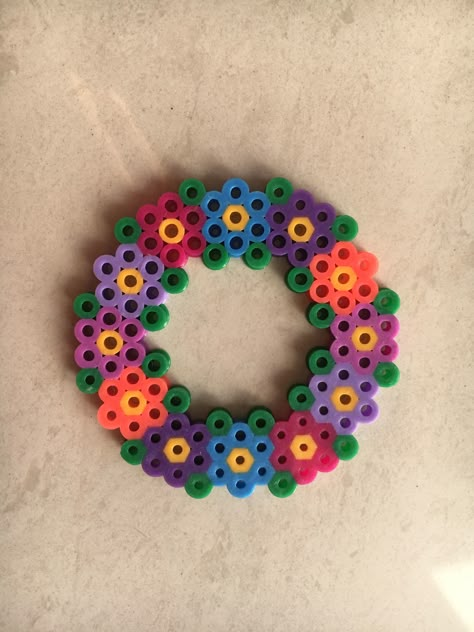 Circle Perler Beads Ideas, Circle Pegboard Perler Beads, Pyssla Ideas Circle, Perler Beads Circle Patterns, Perler Bead Patterns Circle Board, Round Perler Bead Patterns, Circle Perler Beads, Perler Beads Circle, Circle Perler Bead Patterns