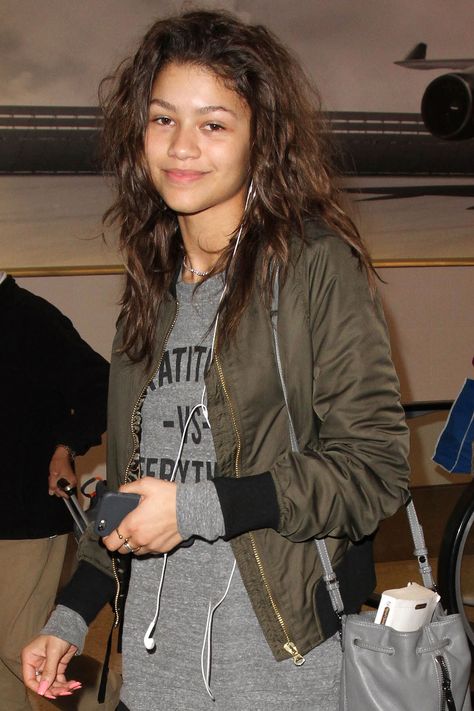 Zendaya Without Makeup, Zendaya No Makeup, Pictures Of Zendaya, Zendaya Makeup, Celebs Without Makeup, Zendaya Outfits, Makeup Hacks Beauty Secrets, Zendaya Style, Celebrity Look Alike