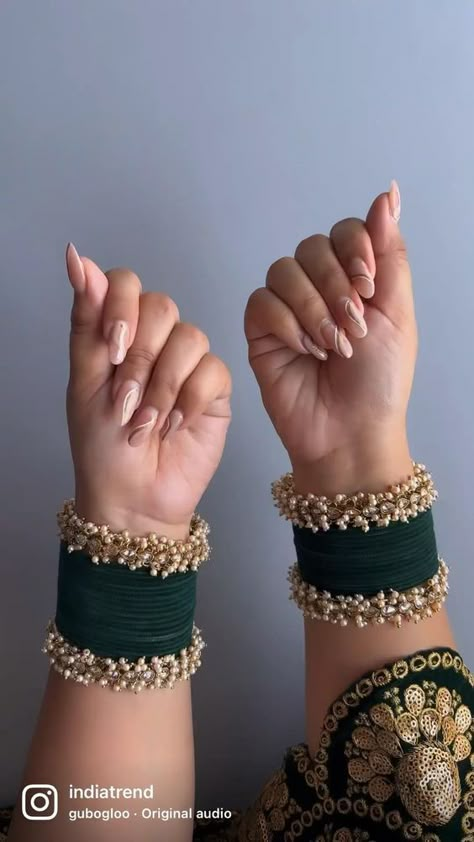 Fabric Bangles, Wedding Jewellery Designs, Silk Thread Bangles Design, Bridal Jewelry Sets Brides, Bridal Jewellery Inspiration, Thread Bangles Design, Bridal Chura, Diy Fabric Jewellery, Bridal Jewelry Vintage