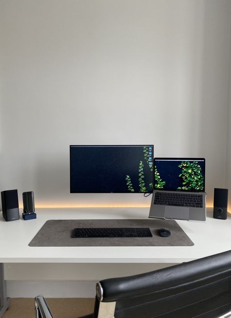 Minimal Laptop Setup, 2 Monitors And Laptop Setup Home Office, 2 Monitor Desk Setup Office, Cleanest Wallpapers, Minimal Desk Setup Aesthetic, Desk Setup With Laptop And Monitor, Desk Setup Laptop And Monitor, Monitor And Laptop Setup, Laptop Monitor Desk Setup