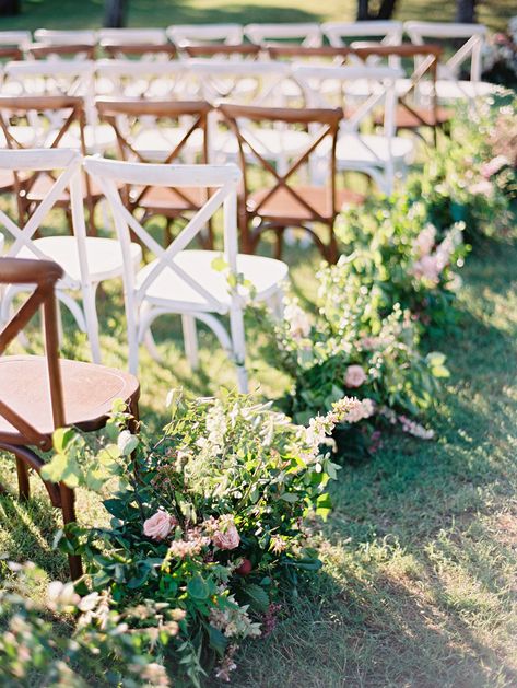 Trending Now: Wedding Ceremony Aisles Lined with Potted Plants Potted Plants Wedding, Greenhouse Venue, Wedding Ceremony Chairs, Plants Wedding, Tattoo Plant, Courtyard Wedding, Ceremony Chairs, Yosemite Wedding, Aisle Flowers