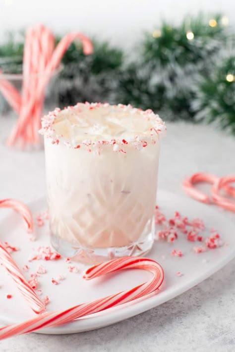 Peppermint White Russian Recipe, Peppermint White Russian, Cocktail Contest, Peppermint Cocktail, Christmas Picnic, Peppermint Vodka, White Russian Recipes, Xmas Menu, White Russian Cocktail