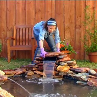 How to build a small pond with a waterfall feature! #DIY #pond #waterfall #backyard Waterfall Backyard, Waterfall Designs, Pond Diy, Small Garden Waterfalls, Small Backyard Ponds, Diy Ponds Backyard, Ponds For Small Gardens, Kolam Air, Diy Landscape