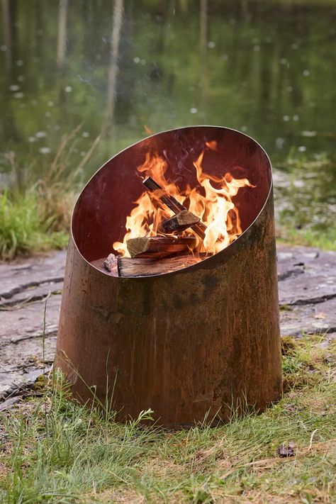 This angled opening cylindrical fire pit is forged from corten weathering steel that develops a protective rust-like patina that shields the underlying metal. 🔥 Oil Drum Fire Pit, Plant Troughs, Outdoor Fire Pit Seating, Outdoor Fireplaces, Fire Places, Fire Pit Bowl, Outdoor Living Furniture, Weathering Steel, Mirror House