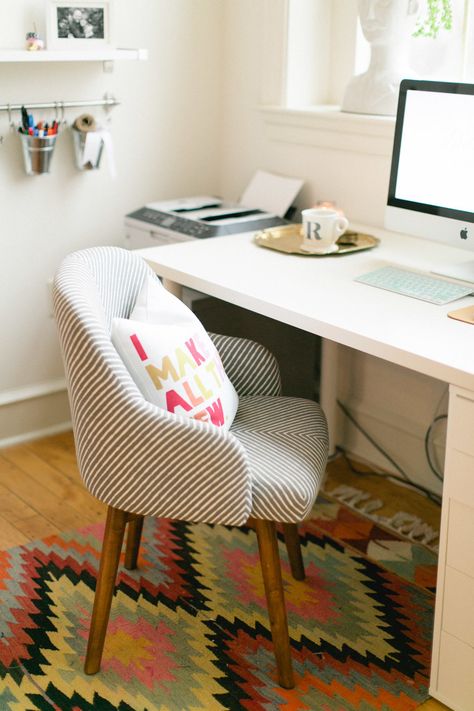 Chic Office Chair, Pink Chairs, Study Chair, Office Nook, Craft Room Office, Desk Chairs, Work Spaces, Home Office Space, Home Office Chairs