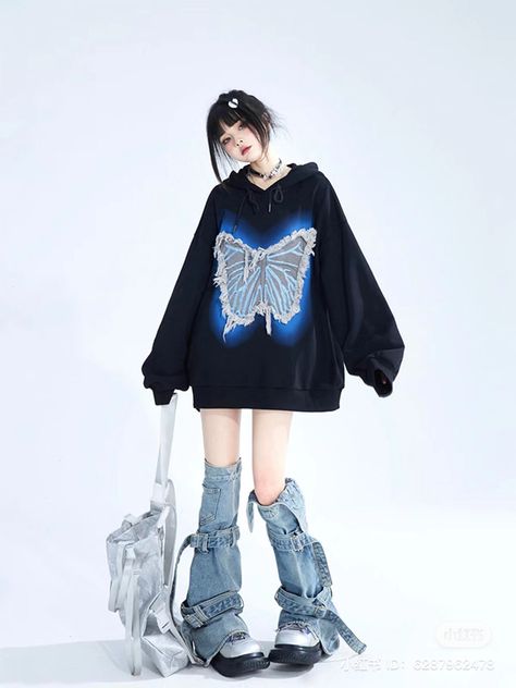 Kpop Fashion Women, Refrence Pose, Japanese Streetwear Women, Fashion Dream Job, Butterfly Applique, Outfits 2000s, Body Outfit, Kpop Fashion Outfits, Fashion Design Clothes