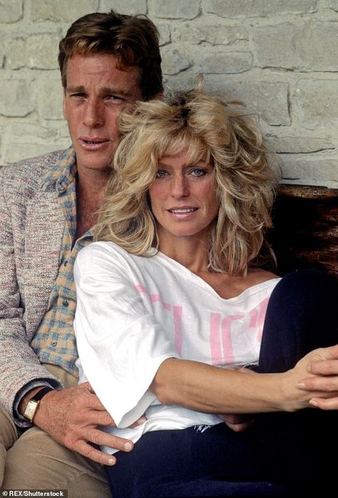 Farah Fawcett Hair, Ryan O Neal, Ryan O'neal, Professional Hair Straightener, Color Ideas For Blondes, Hair Color Ideas For Blondes, Farrah Fawcett, Feathered Hairstyles, Hair Color Dark