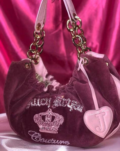 Purple Juicy Couture, Juicy Couture Clothes, Juicy Bag, Y2k Bags, Purses Vintage, Y2k Handbag, Mcbling Fashion, Juicy Couture Purse, Girly Bags