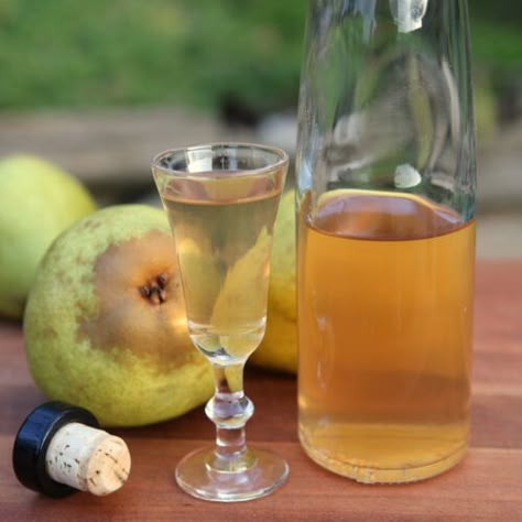 Homemade Pear Liqueur - Healthy Green Kitchen Pear Liqueur Recipes, Schnapps Recipes, Jar Cocktail Gifts, Mason Jar Cocktail Gifts, Homemade Liqueur, Homemade Wine Recipes, Pear Liqueur, Infused Liquors, Homemade Liquors