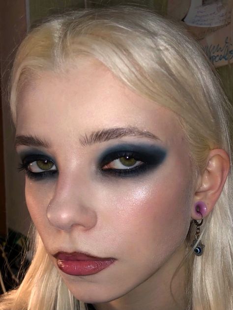 Eyeshadow For Dark Eyes, Smokey Goth Makeup, Gothic Smokey Eye, Dark Makeup Blue Eyes, Goth Blue Eyeshadow, Blue Grunge Makeup, Smokey Eye With Blue, Blue And Black Eyeshadow, Dark Vampy Makeup