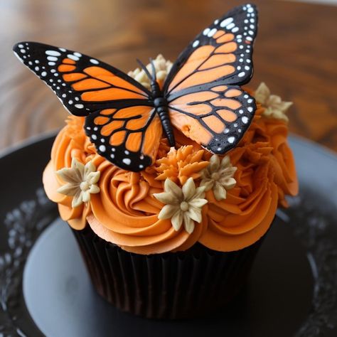 Monarch Butterfly Cupcakes, Monarch Butterfly Cake Ideas, Monarch Butterfly Birthday Cake, Monarch Butterfly Birthday Party, Monarch Butterfly Cake, Orange Color Cake, Fall Butterfly, Butterfly Food, Butterfly Birthday Cakes