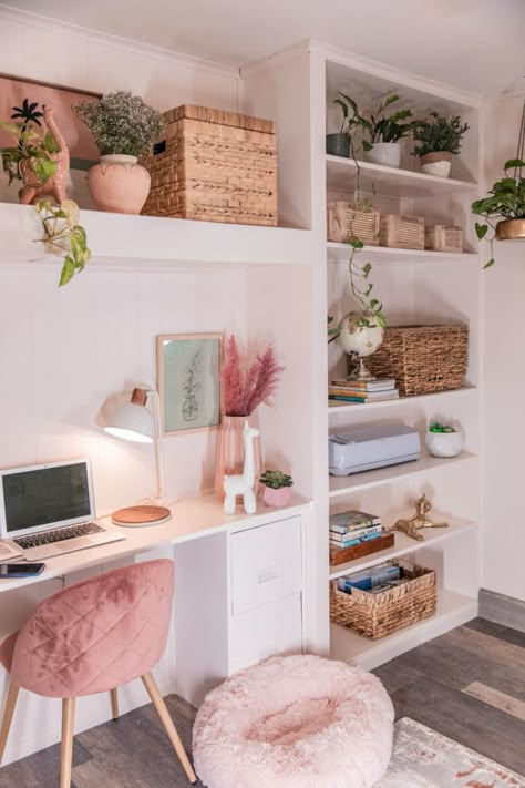 Pastel Bohemian Decor, Pastel Pink Office Aesthetic, Pastel Office Decor Workspaces, Home Office Pastel Colors, Boho Colorful Office, Pastel Office Ideas, Pastel Pink Office, Pink Boho Office Decor, Girly Boho Office