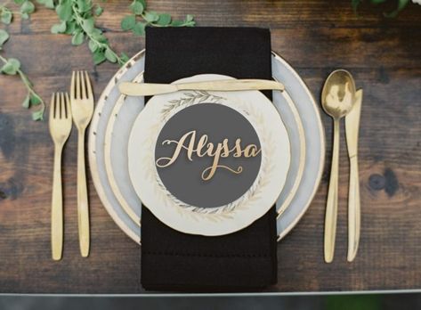 Wedding Reception Guest, Engagement Dinner, Wedding Place Names, Plan Wedding, Black And Gold Wedding, Table Name Cards, Thanksgiving Dinner Table, Rehearsal Dinner Ideas, Dinner Table Setting