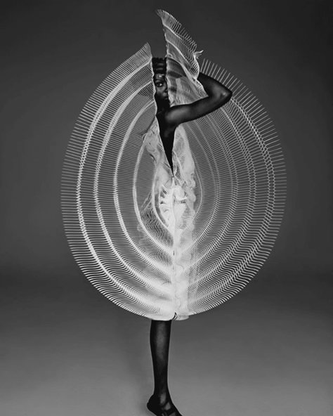 Iris Van Herpen Couture, High Tech Fashion, Mother Outfit, Sculptural Fashion, Burning Man Fashion, Iris Van Herpen, Stephane Rolland, Parametric Design, Shape Shifting