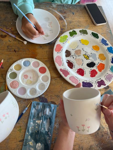 #pottery #painting #summer #friends #foryoupage Pottery Painting With Friends Aesthetic, Pottery Painting With Friends, Pottery Painting Party, Pottery Party, Pottery Workshop, Art Journal Therapy, Diy Canvas Art Painting, Color Activities, Hen Party