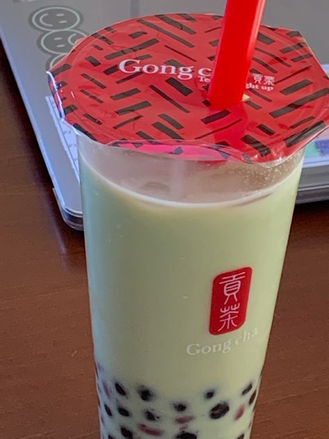 honeydew milk tea + pearls + red bean = heaven!! #boba #bobatime #milktea #food #heaven Boba Honeydew, Kenny Core, Honeydew Boba, Honeydew Milk Tea, Gong Cha, Pearl Tea, Bubble Milk Tea, Red Bean, Food Heaven