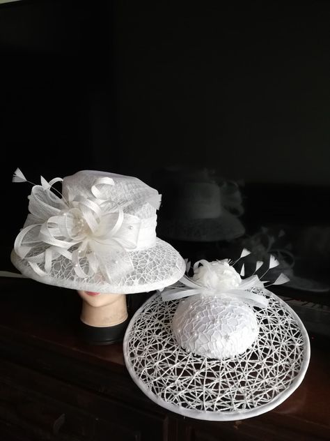 Fascinators Hats, Simple Long Dress, Barbie Ideas, Elegant Hats, Fabric Flowers Diy, Fancy Hats, Church Hats, Fascinator Hats, Derby Hats