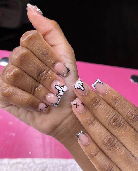 short back to school nails, short trendy nails, french chips nails, nails with designs, nails with charms, black girl nails @crystalsim1414 ✨ Cartoon Nail Designs Short, Basic Gel Nails Short, Over Lay Nail Designs, Nail Ideas Spring, Shorties Nails, Lauren Taylor, Nails Summer Nails, Girly Acrylic, Cute Short Nails