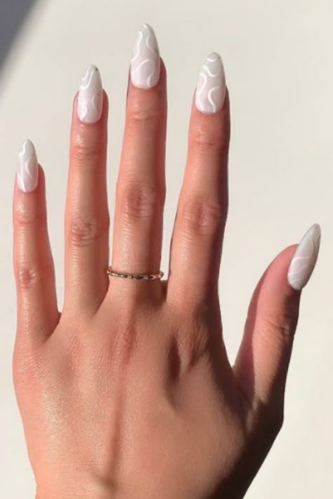 Aesthetic Nail Art Designs Fall 2021 Gel Nail White Designs, Nail Art Ete 2022, White Aesthetic Nails, Prom Nails White, White Nails With Glitter, Nail Art Blanc, Spring Break Nails, Cute Summer Nail Designs, Aesthetic Nail