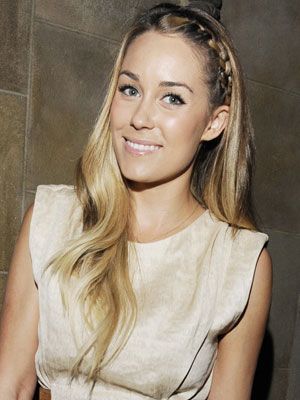 How to Fake a French Braid Along the Hairline: Daily Beauty Reporter : For a hairstyle that looks so simple, a French braid along the hairline is frustratingly difficult to create. But Aussie hairstylist Sarah Potempa—who says this type of braid is an “easy way to dress up any look”—has a neat trick... Lauren Conrad Hair, Growing Out Bangs, Braided Bangs, Side Braid, Hair Coloring, Relaxed Hair, French Braid, Loose Hairstyles, Lauren Conrad