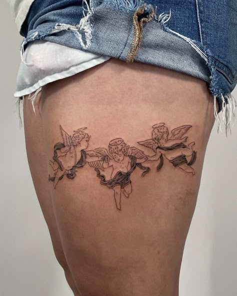 Artist: ig @daniela.alex Angels Leg Tattoo, Angel Tattoo Thigh, Mid Back Tattoo, Bf Tattoos, Cherub Tattoos, Cherub Angel Tattoo, Really Bad Tattoos, Flamingo Tattoo, Matching Tats