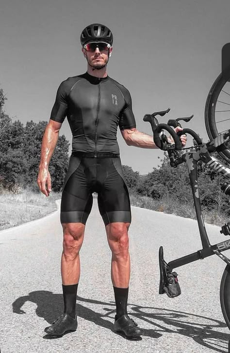 Cycling Outfit Men, Mens Cycling Clothes, Cycling Lycra, Cycling Attire, Sporty Outfits Men, Muscular Legs, Cycling Photography, Leg Day Workouts, Lycra Men