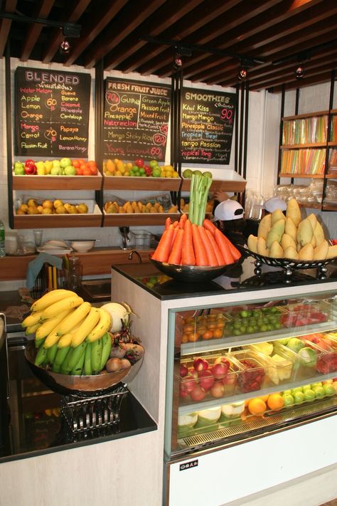 Juice Bar Food Truck, Juicing Business Ideas, Juice Bar Menu Ideas, Smoothie Business Ideas, Small Juice Bar Design, Juice Shop Ideas, Fruit Juice Bar, Smoothie Shops, Smoothie Business