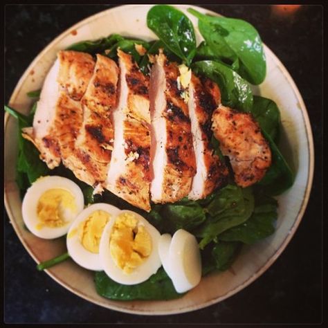 Which came first, the chicken or the egg? Doesn't matter, I'ma eat them both. 500 Calorie Dinners, Good Eat, Lunch Snacks, I Love Food, Healthy Lunch, Healthy Choices, Workout Food, Good Eats, Healthy Dinner