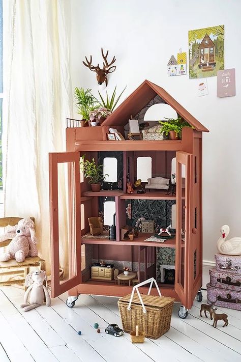 Dollhouse Wardrobe, Diy Barbie House, Doll House Plans, Mini Doll House, Small Wardrobe, Barbie House, Reggio Emilia, Doll Furniture, Diy Dollhouse