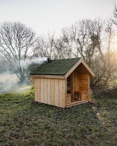 Sauna In Shed, Huum Sauna, Vapor Sauna, Homemade Sauna, Rustic Saunas, Vertical Cladding, Sauna Stove, Diy Sauna, Cosy Cabin