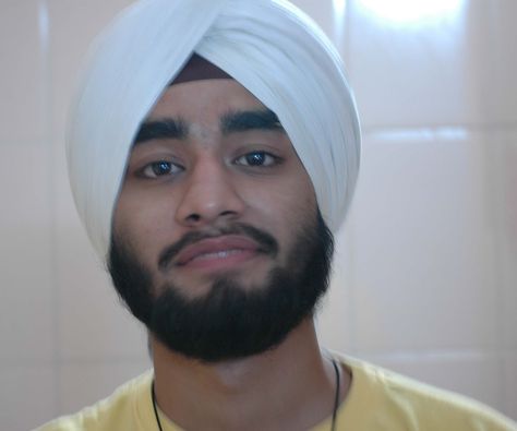 The Pagari (Indian Turban) shown in the intractable, is worn by the men in the Sikh community in India. It is a religious requirement of the Sikhs to never cut their hair and therefore to manage their long hair they wear the turban Indian Turban, Muslim Men Clothing, Head Wrap Styles, Ethnic Hairstyles, Grow Long Hair, Diy For Men, Indian Man, Black Person, Turban Style