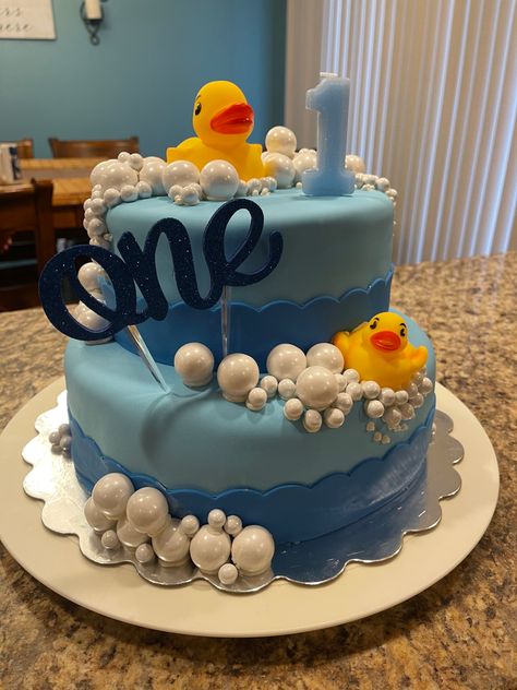 Fun bath time theme cake for little ones. Rubber Duck Cake, Rubber Ducky Cake, Rubber Ducky Birthday, Duck Cake, 1st Birthday Themes, Baby Boy Cakes, Baby Birthday Cakes, Themed Birthday Cakes, Theme Cake