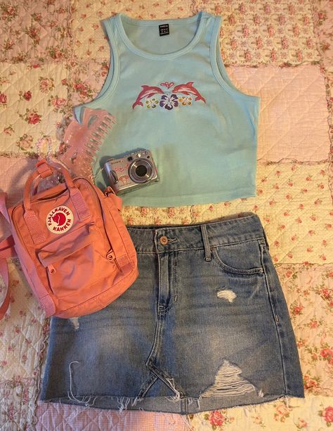 Coconutcore Outfit, Coconut Girl Outfits Summer, Zoey101 Aesthetic, Beach Girl Outfits Aesthetic, Tropicalcore Outfit, Beachy Girl Aesthetic Outfits, Coconut Girl Outfits Y2k, Zoey 101 Aesthetic, Summer Coconut Aesthetic Outfits