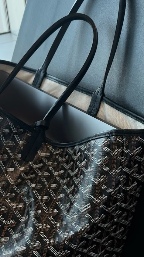 #goyard #macbook #apple #grey #black #aesthetic #travel #summer #work Goyard Travel Aesthetic, Black Goyard Bag, Goyard Tote Aesthetic, Goyard Bag Aesthetic, Black Goyard Tote, Black Luxury Aesthetic, Grey Goyard, Goyard Aesthetic, Goyard Tote Outfit