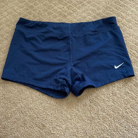 Never Worn! Tight Gym Shorts, Nike Spandex Shorts Outfit, Athletic Clothes Png, 2000s Athletic Wear, Womens Gym Clothes, Womens Spandex Shorts, Nike Spandex Shorts, Gymwear Outfits, Nike Bottoms