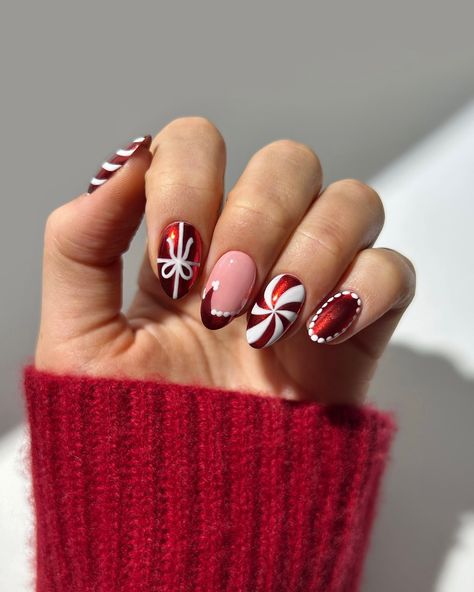 red chrome christmas mix and match 🎁🎀❤️✨ rings from @suryachamak - code NAILOLOGIST20 for 20% off #nails #nailinspo #nailart #naildesign #christmasnails #xmasnails #festivenails #holidaynails Nail Ideas 2022, Santa Nail Art, Nails Tiktok, Summer Nails Diy, Nail Ideas Cute, Mix Match Nails, Red Chrome Nails, File Nails, Bridal Manicure