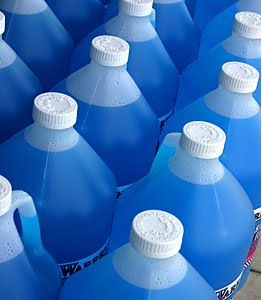 Homemade Windshield Washer Fluid, Homemade Cleaning Supplies, Windshield Washer Fluid, Car Needs, Car Products, Blue Food Coloring, Cleaning Stuff, Is It Worth It, Homemade Cleaning Products