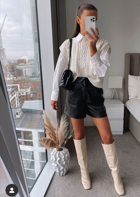 Winter Shorts Outfits, Shorts Outfit Ideas, Leather Shorts Outfit, Leather Pants Style, Black Leather Shorts, Cold Outfits, Shorts Outfit, Chic Sweaters, Versatile Outfits